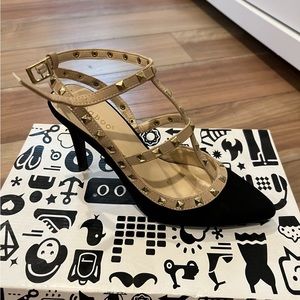 Black and nude bamboo heels